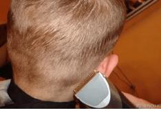 Come fare un taglio di capelli da uomo con un tagliacapelli